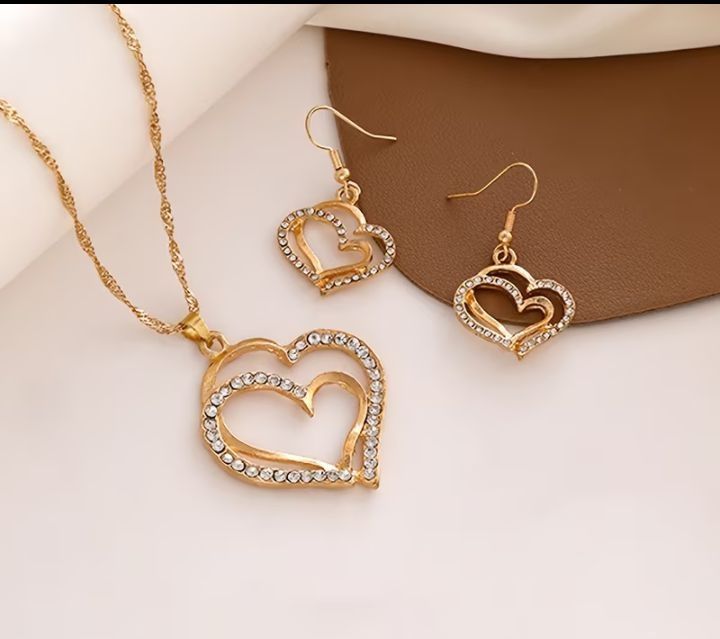 Продам набор ожирелья