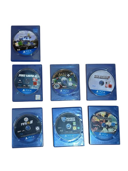 PlayStation 4 Slim с два джойстика и 7 игри