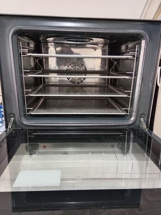 Продам духовку Smeg