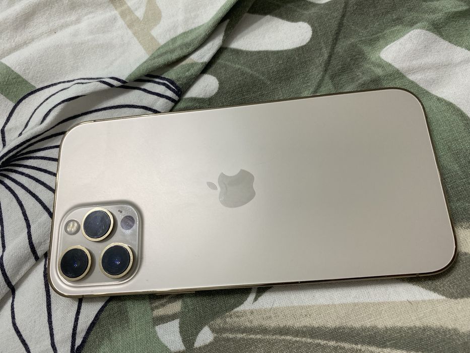 Срочно продаю Айфон 12 про макс