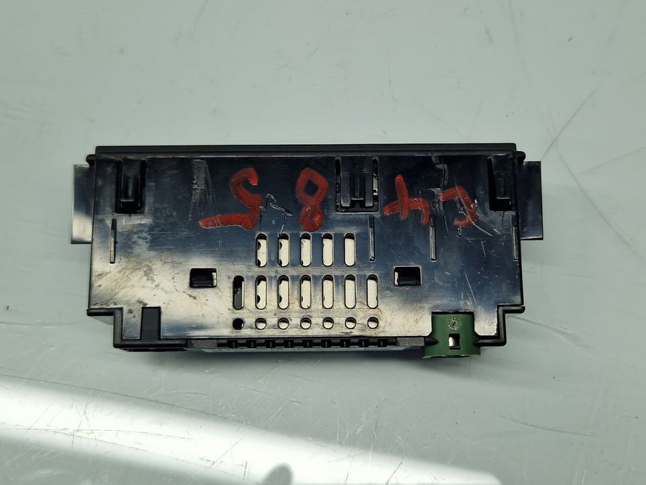 Conector auxiliar USB Volkswagen Touran (5T1) R-line [Fabr 2015-preze