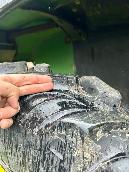 Тесни гуми за John Deere