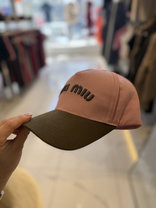 Miu miu шапки 29€ за брой