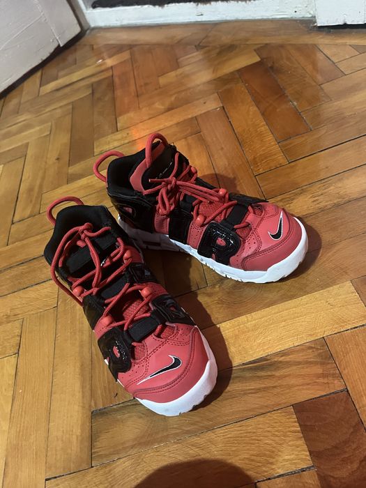 adidasi nike uptempo