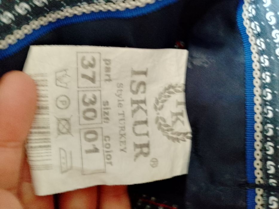 Продам школьный костюм