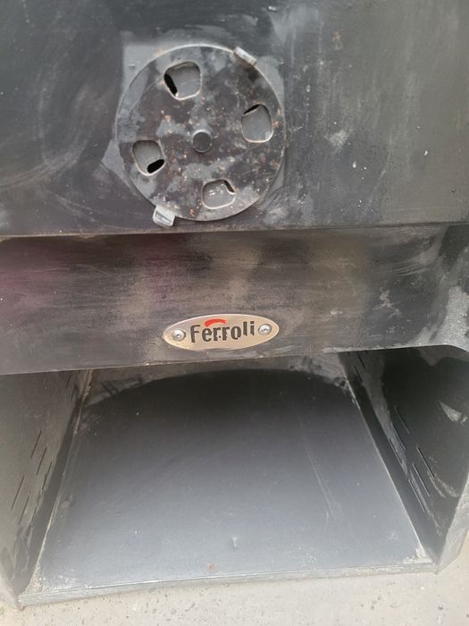 Șemineu pe lemne ferroli