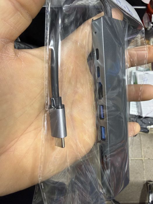 Perexadnik notebook mac book larga typ-c hub yangi