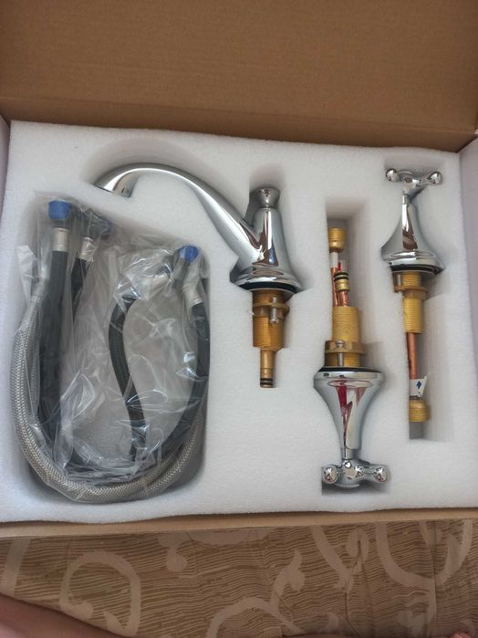 Двуръкохватков смесител за баня

Модели: Хром BL3031/BL3032