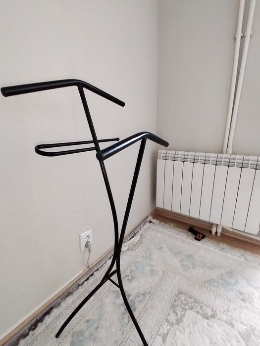 Продам вешалка напольная .