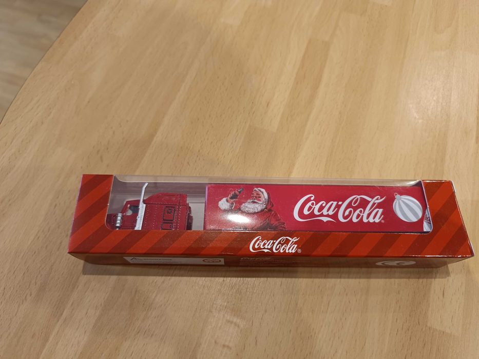 Игрушечная машинка