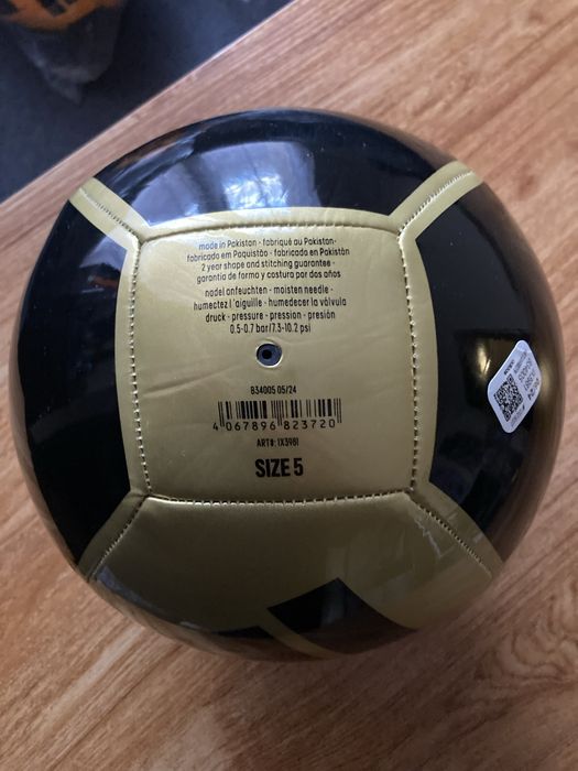 Оригинална футболна топка Adidas