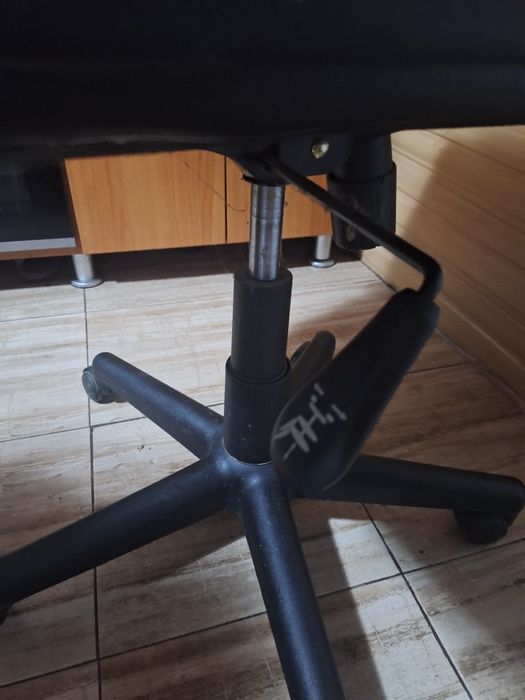 Scaun cu rotile pt birou