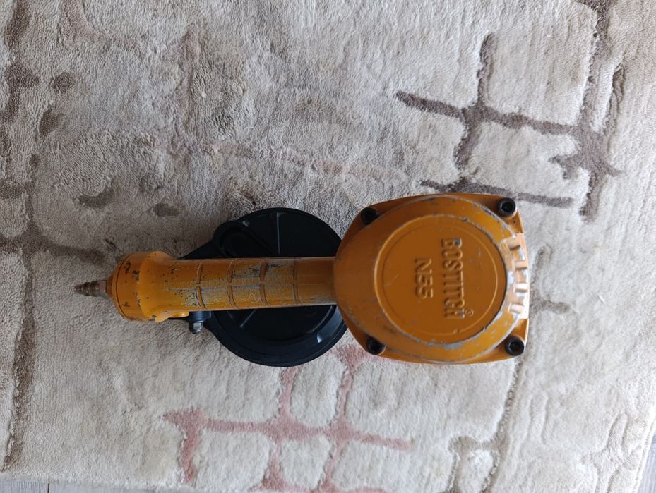 Vând pistol de bătut cuie pneumatic