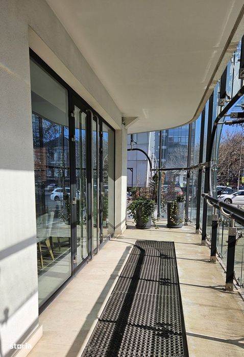 Spațiu deosebit, parter, în clădire de birouri