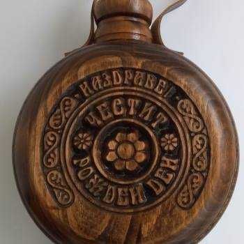 Бъклица с дърворезба