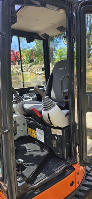 Vând miniexcavator Hitachi u33 an 2016