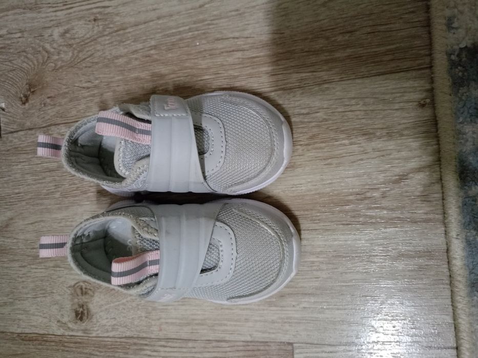 Кроссовки маленькие 20р