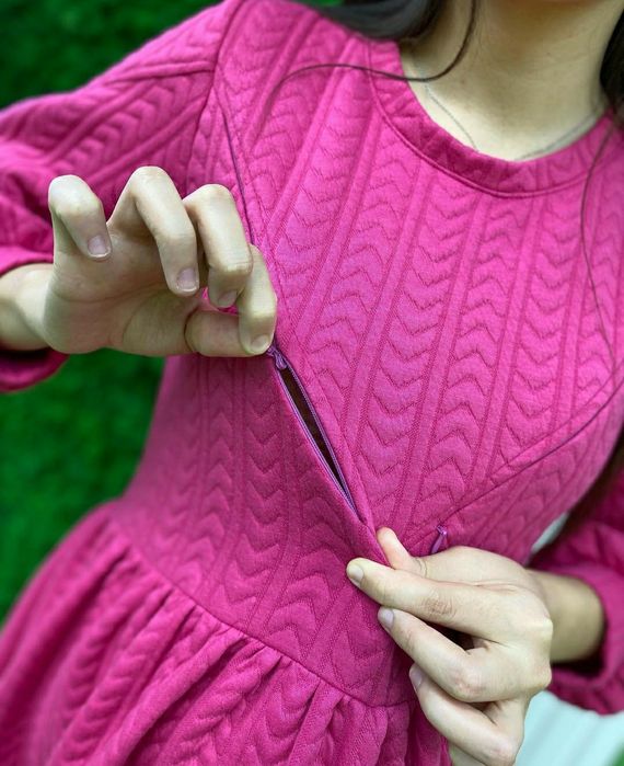 Тёплое платье для беременных и кормящих.