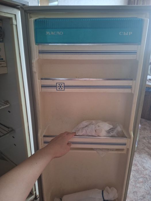 Холодильник метр в высоту 10.000 торг