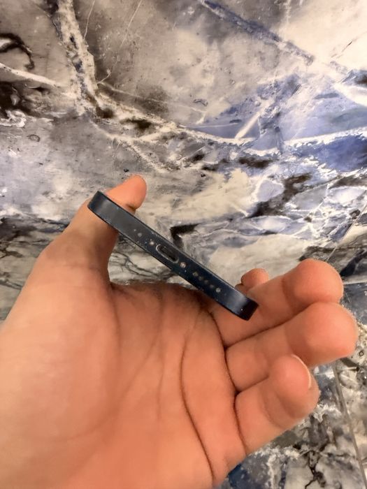 Продавам Iphone 12 64gb