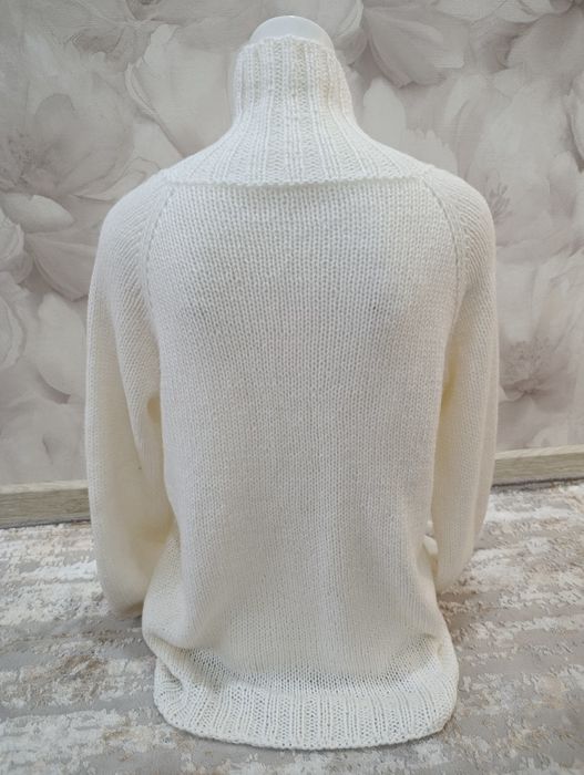 Вязаный тёплый свитер