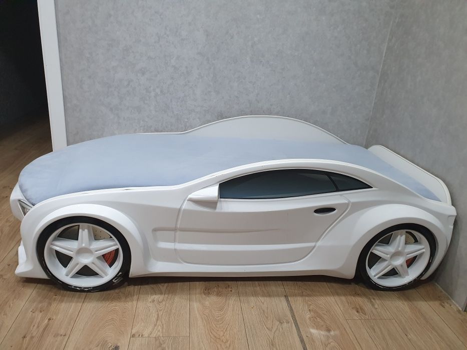 Кровать детская машина