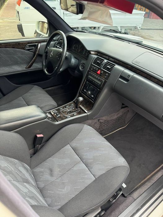 Mersadez Benz W210