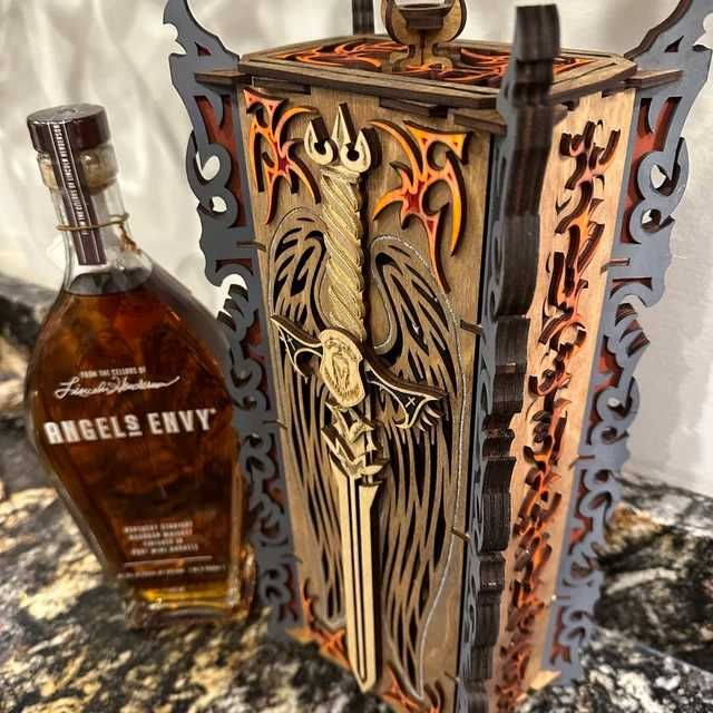 "Eleganță și Personalizare: Gravuri și Cadouri din Lemn"