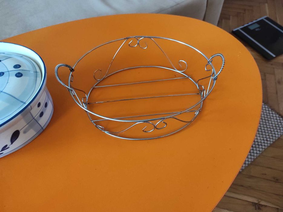 супник с метална стойка