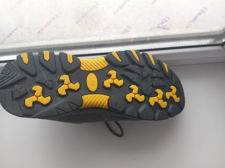 Продам кроссовки