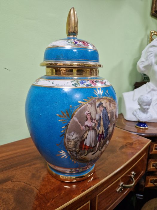 Уникална антикварна белгийска порцеланова купа H. Bequet