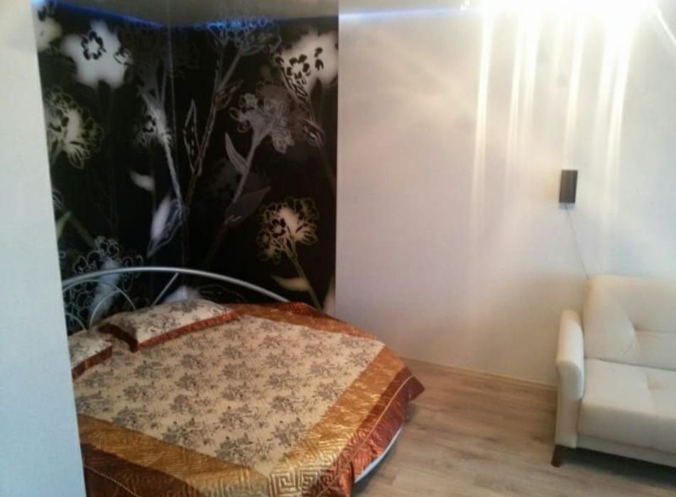 1-комнатная.Посуточно по Абая