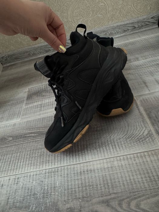 Кроссовки б/у в отличном состоянии