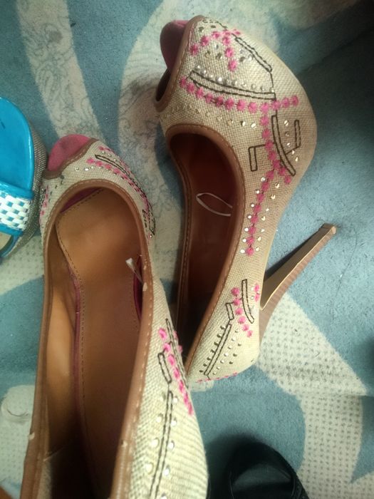 Продам туфельки на высоком каблуке