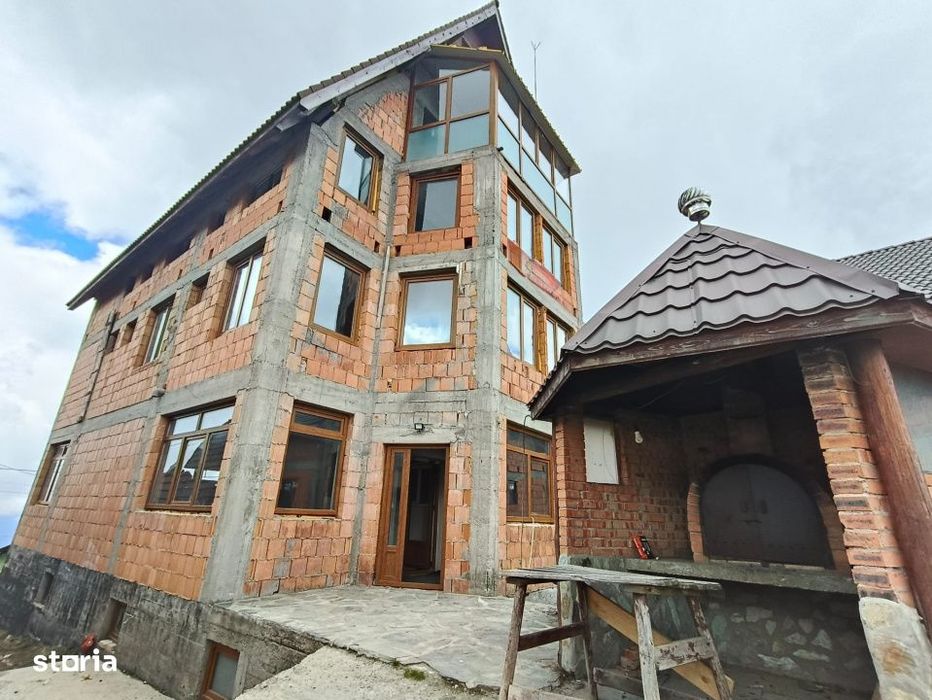 Pensiune de vanzare in Ranca – oportunitate rara langa partia M1