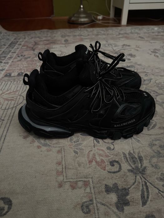 balenciaga track led