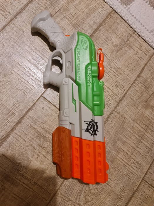 Pusca cu apa marca Nerf