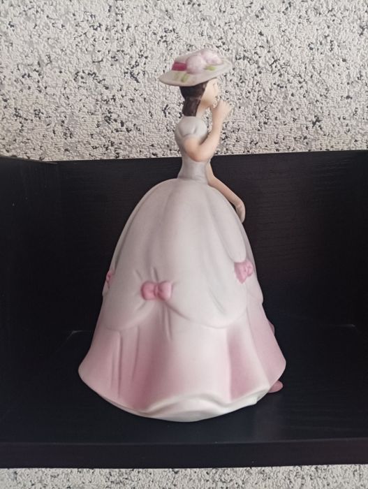 Кукла -фигурка в перфектно състояние