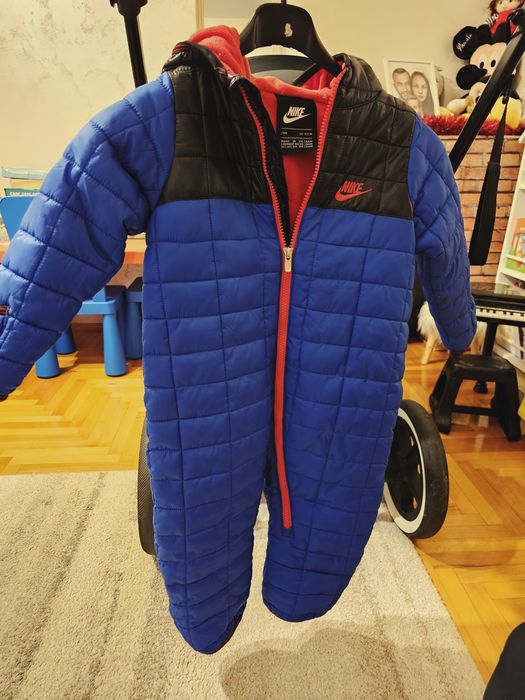 Combinezon Nike 86 92 merge și mai mult
