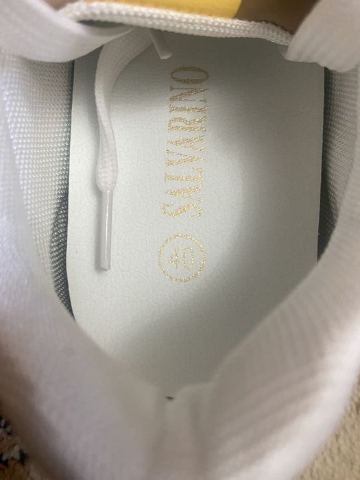 Кроссовки женские