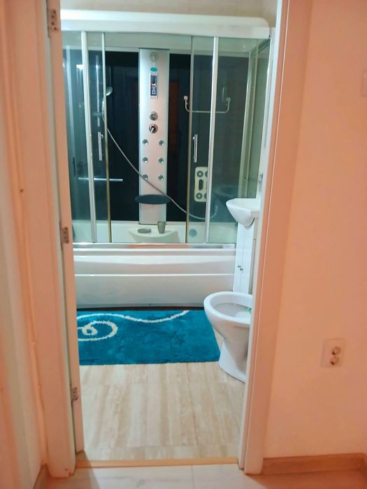 Dau în chirie apartament