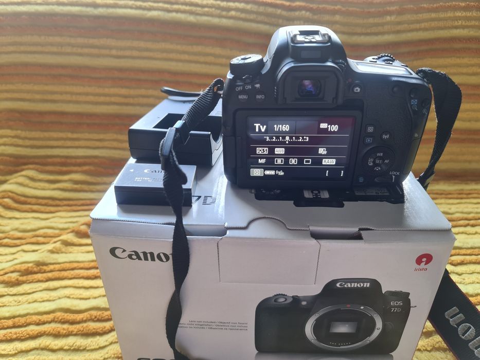 DSLR Canon 77D 24.2 MPX Wi-Fi+ 2 Acumulatori Cutie Completa+Patona Nou