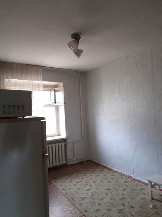 Продаётся 2-комнатная квартира в общежитии.