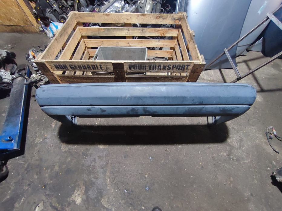 Бампер задний на Мерседес W124 из Германии