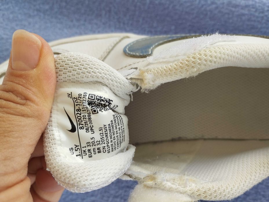 Маратонки Nike и Adidas номер 33.