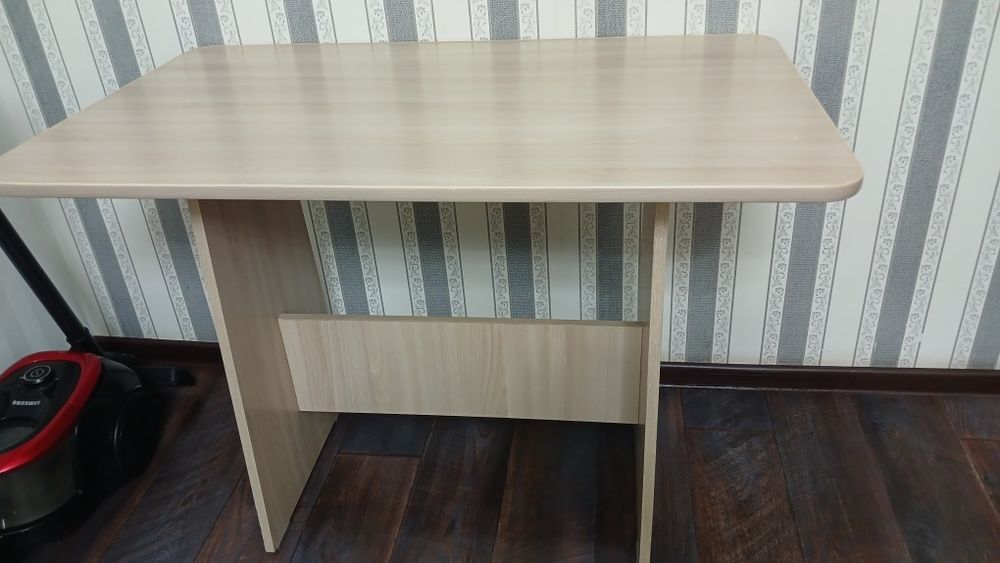 Продам кухонный стол
