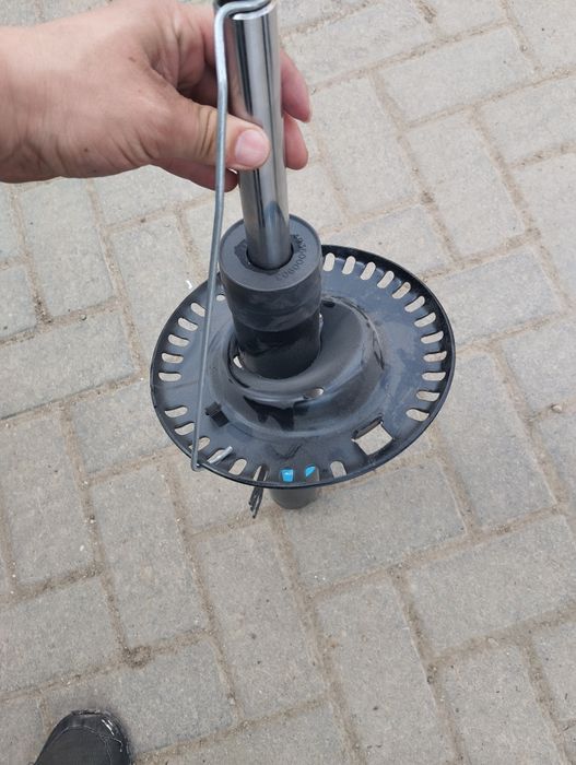 Продам передние стойки новые