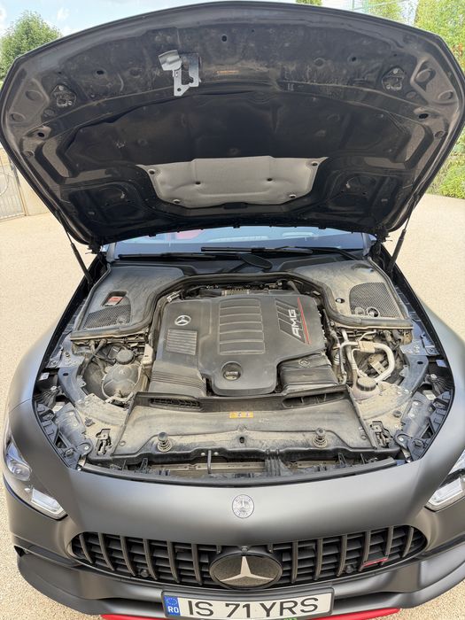 Mercedes-AMG GT 43 4MATIC+ | 2022 | Configurație premium | Gri Grafit / Piele Roșie