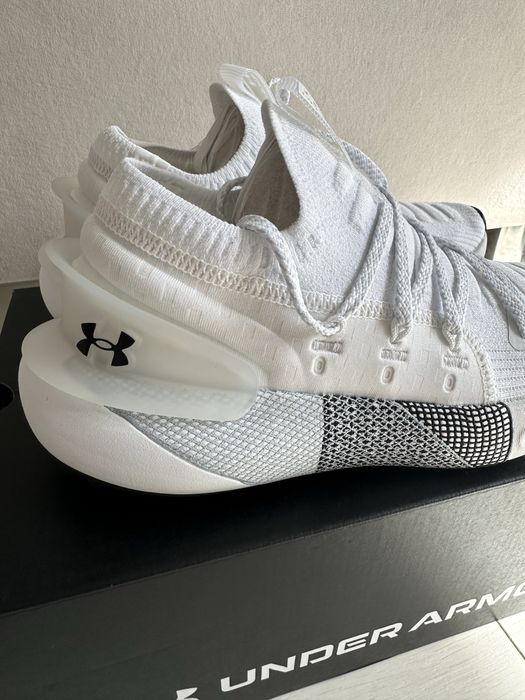 Женские кроссовки Under Armour
