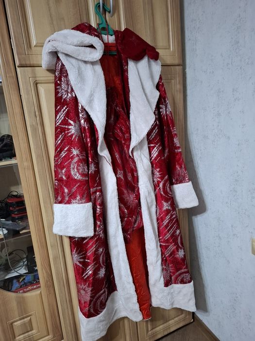 Продам костюм Деда Мороза и Снегурочки,  б/у